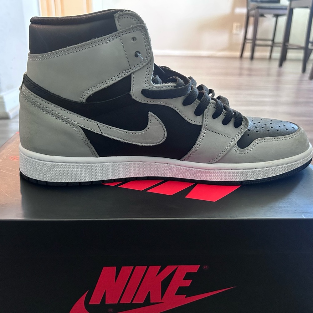 Air Jordan 1 Retro High OG Shadow
Size:12.5